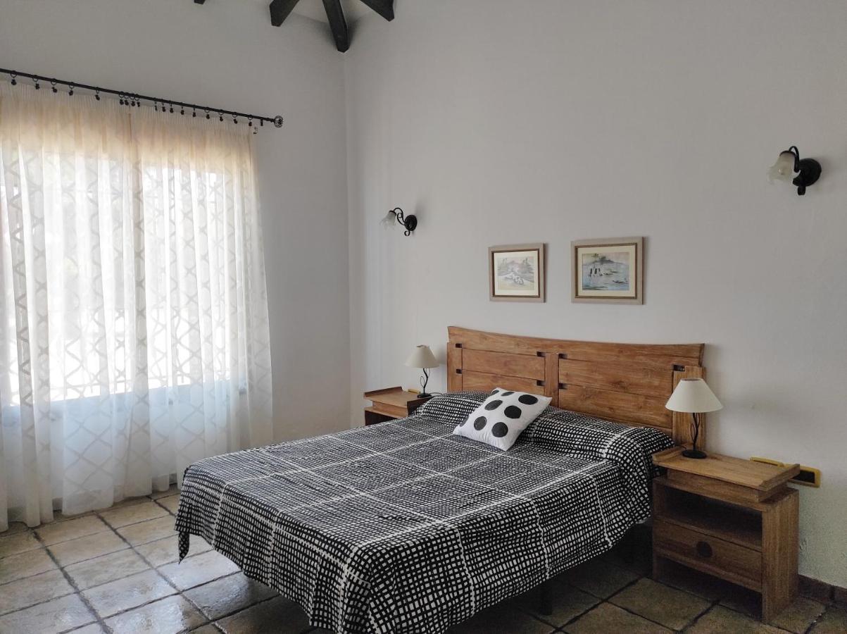Cercado Del Medio, Chalet Con Piscina Privada 아데제 외부 사진